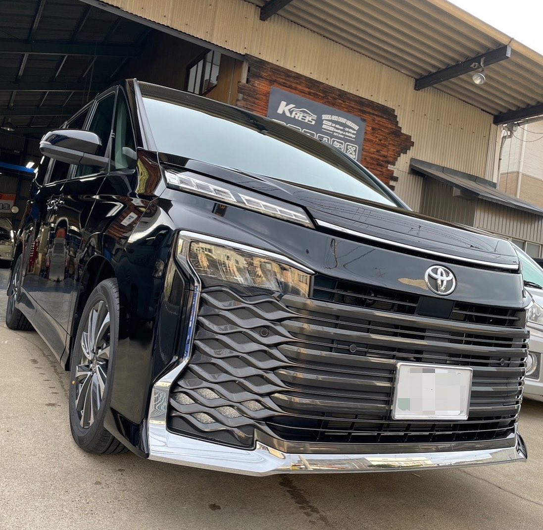 .
『本日納車のお車』
本日友引納車2台目は…
新型ヴォクシー S-Z^ ^
こちらの車種もかなりお時間いただいてます
受注停止になってる店舗もあるみたいです
ご検討中の方はお早めに…
S様
いつもありがとうございます
今後ともよろしくお願いいたします
今年も残りわずかになりましたがまだまだやる事満載
このまま年末までぶっ飛ばしてまいります
お車に関することは一度クライスにご相談を…^ ^
※業務拡大に伴い一緒に楽しくお仕事出来る自動車整備士さん鈑金塗装職人さん募集中︎
一から始めたいやる気のある方も大歓迎です︎